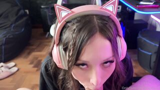 MewSlut Cute Gamer GF Teases With 1v1 On Valorant