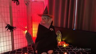 Sweetie Fox Feed Cum to Stunning Vampire Suckula on Halloween POV